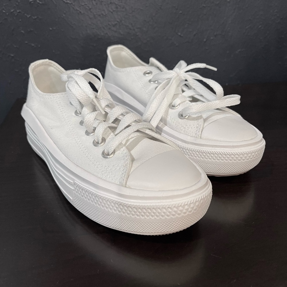 Converse Chuck Taylor All Star Move Platform NWOT